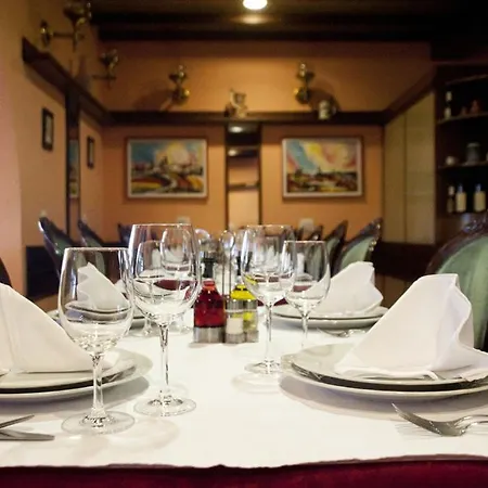 Zephyr - Plovanija Otel