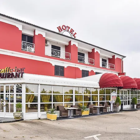 Zephyr - Plovanija Hotel Buje