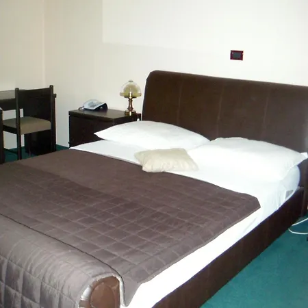 Zephyr - Plovanija 3* Buje