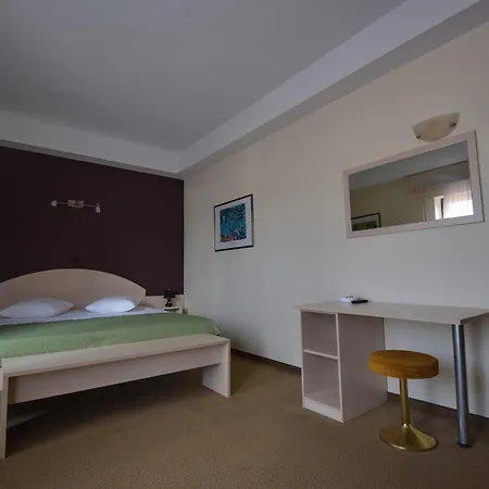 Zephyr - Plovanija Hotel 3*