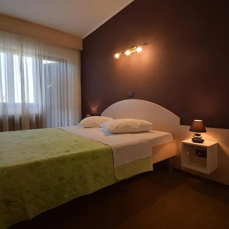 Zephyr - Plovanija 3*