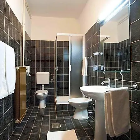 Zephyr - Plovanija Hotel 3*