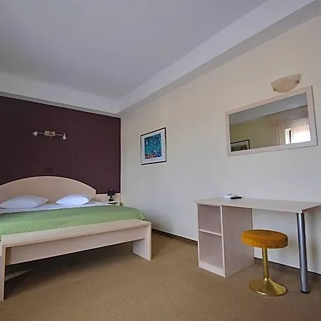 Zephyr - Plovanija Hotel Buje