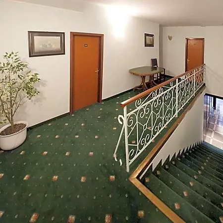 Zephyr - Plovanija Hotel 3*